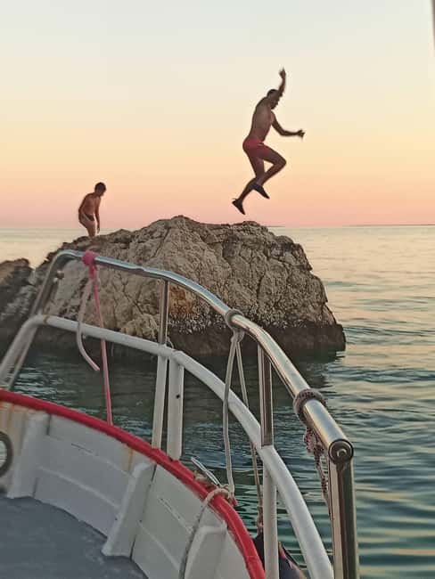 3,5h Wild Bays: Swim & Snorkel with Capt. Bobo (Public) - The small dinghy is more useful than it sounds
