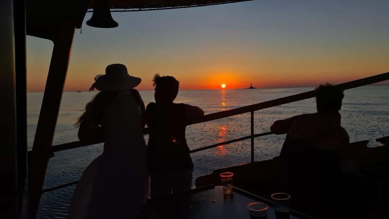 3hours Dolphin Sunset watching with unlimited drinks +dinner - Key points at a glance