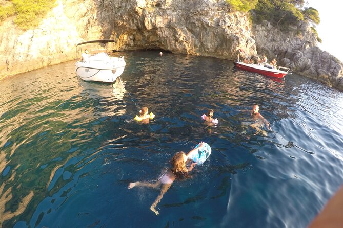 4h / 6h / 8h Elaphite Islands Tour with 6.5m/21FT SunDeck Boat - Who Gets the Best Value