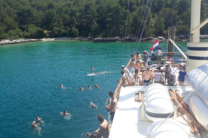 All Inclusive Brac and Solta islands swimming cruise - Two hours in a secluded Brač bay