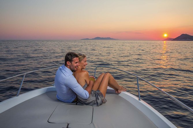 Amazing Sunset by private boat - The 7 pm departure and private format