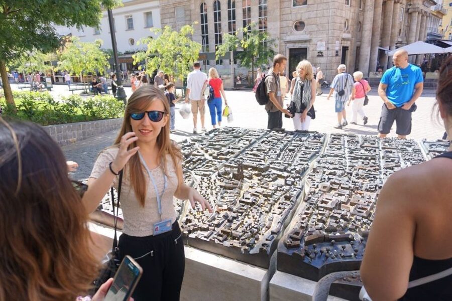 Best of Zagreb Walking Tour - Stone Gate and one of Zagreb’s unusual stories