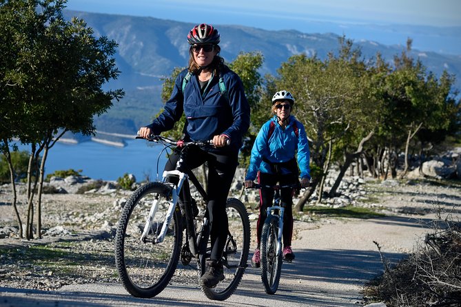 Biking Vidova - Skrip & museum of olive oil - Splitska - Postira - The coastal finish at Splitska or Postira