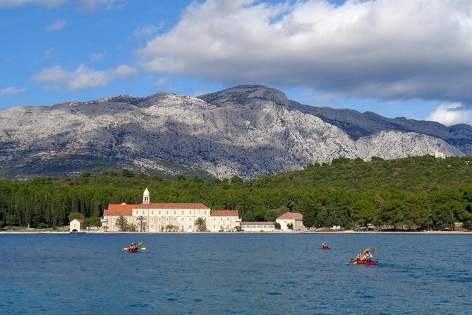 Bits of History - Half day kayak Tour with Wine delight - Paddling out from Lumbarda