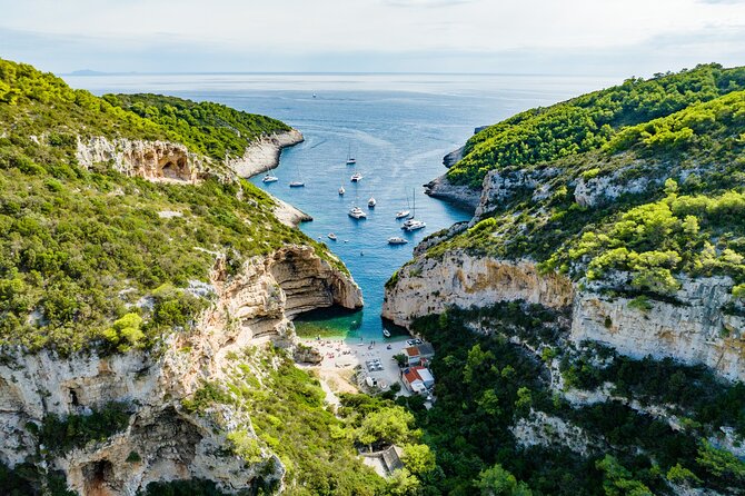 BLUE CAVE & 5 islands tour from Hvar - Budikovac’s turquoise swimming lagoon