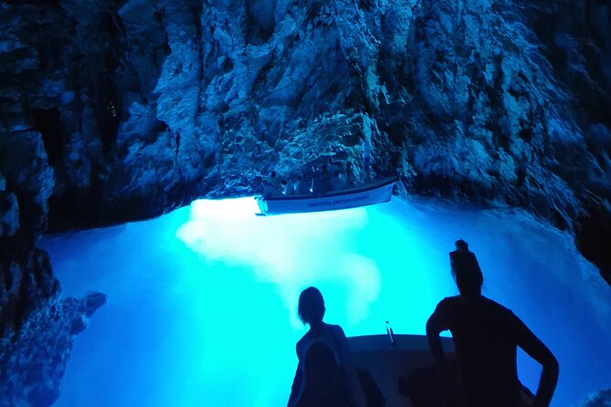 BLUE CAVE & 5 islands tour from Hvar - What the crew adds to the day