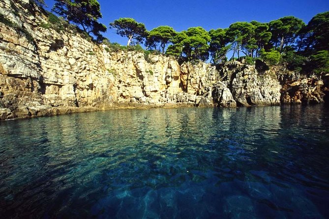 BLUE CAVE&GREEN CAVES /ŠUNJ beach Speedboat tour- WITH DRINKS - Who should book this speedboat trip?