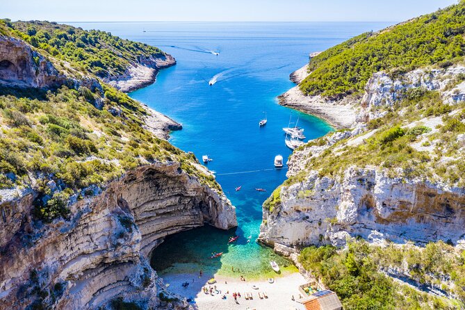 Blue Cave, Hvar, Vis and Pakleni Islands Group Speedboat Tour - Komiža: 40 minutes to slow down