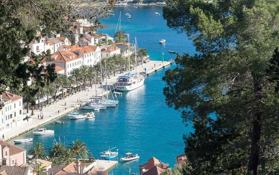 Blue Cave speedboat trip from Trogir - Hvar town combines sightseeing with free time