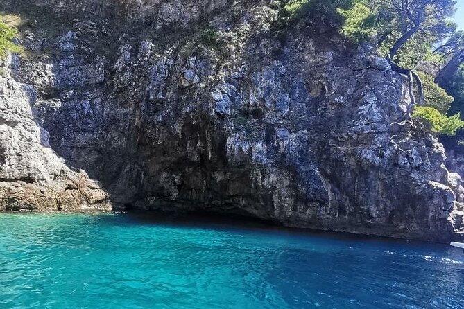 Blue & Green Cave,Sunj beach Small Group Tour with Speedboat - The speedboat ride is part of the fun