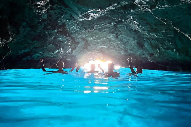 Blue & Green cave,Šunj beach - with drinks small group speedboat - Key points to know before you book