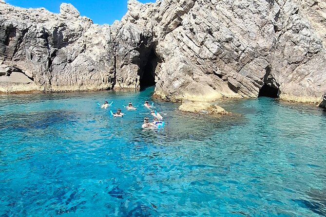 Blue & Green cave,Šunj beach - with drinks small group speedboat - Should you book it?