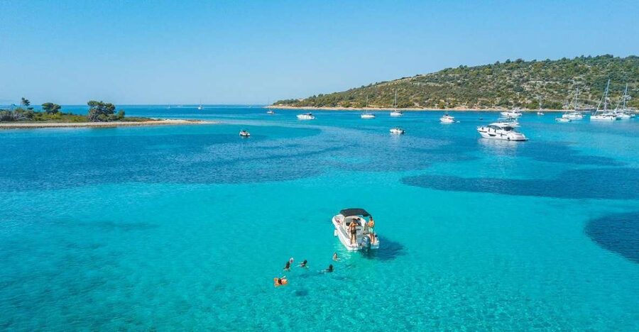 Blue Lagoon and hidden gems of island Šolta - A speedboat start across the Dalmatian islands