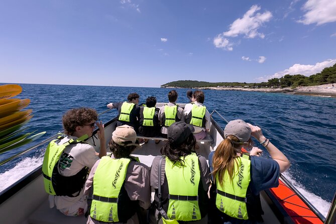 BOAT & KAYAK! Sea Adventure - Snorkeling & Cliff Jumps - Entering the cave and rocky passages