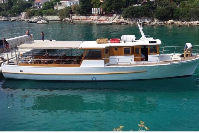 Boat Tour at Delfina Hvar - Red Rocks gives the trip its best moment