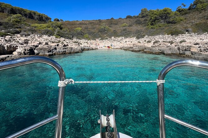 Boat Tour at Delfina Hvar - What the boat provides between swims