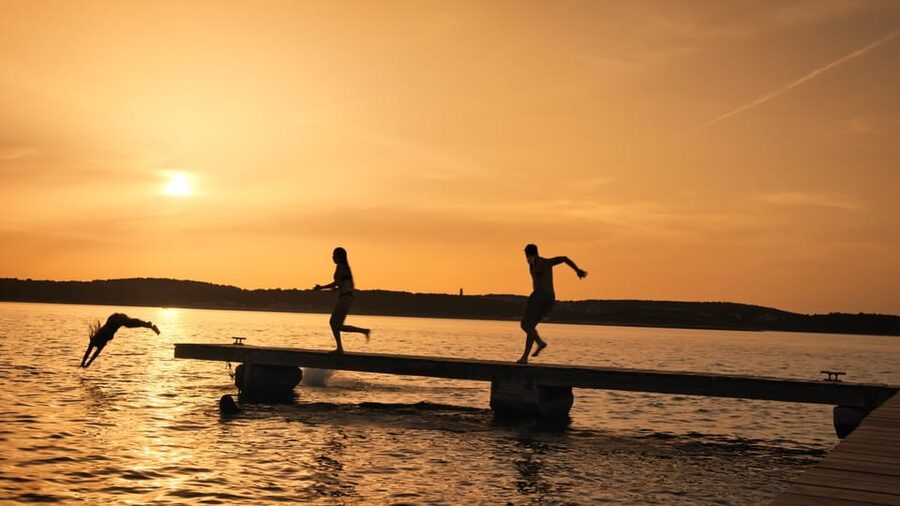 Cape Kamenjak: Sunset Kayak/SUP Wine Tour - Wine, Open Water, and the Sunset Return