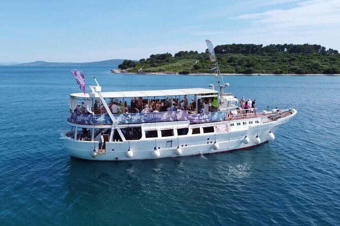 Captain’s Boat Party Split–Blue Lagoon Swim Stop + Free Shots &DJ - Who will enjoy this boat party most