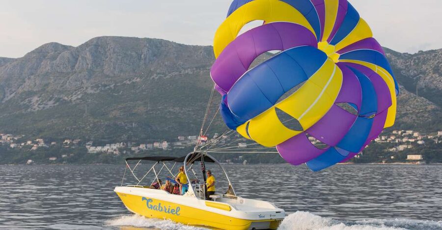 Cavtat: Parasailing - What the crew does well