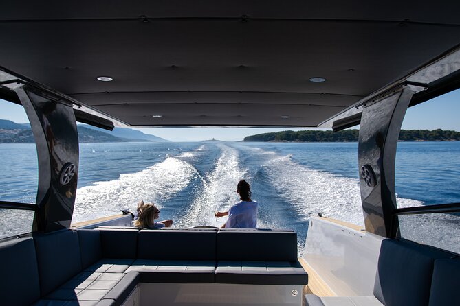 Colnago 45 - Luxury Private Speedboat Tours - Why the onboard facilities matter