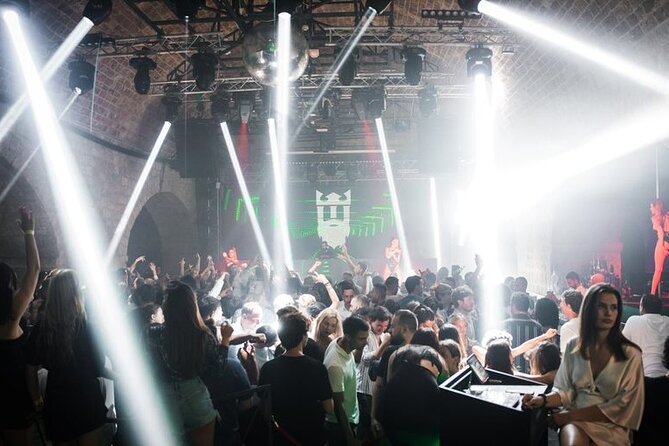 Columbo Pub Crawl Dubrovnik - The Social Side: Good for Solo Nights and New Friends