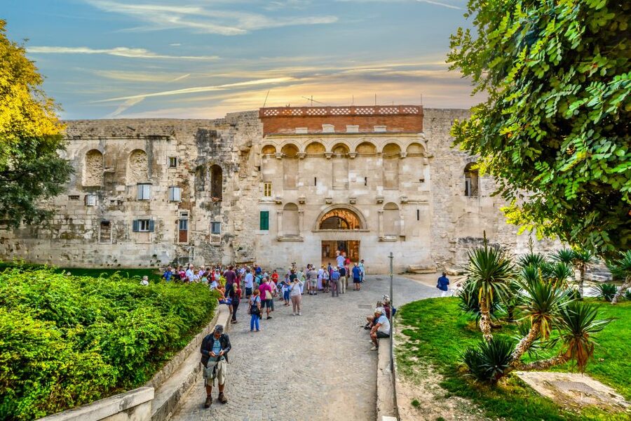 Discover The Old Town Split 1.5h walking Small group tour - How the 90-minute length works for you