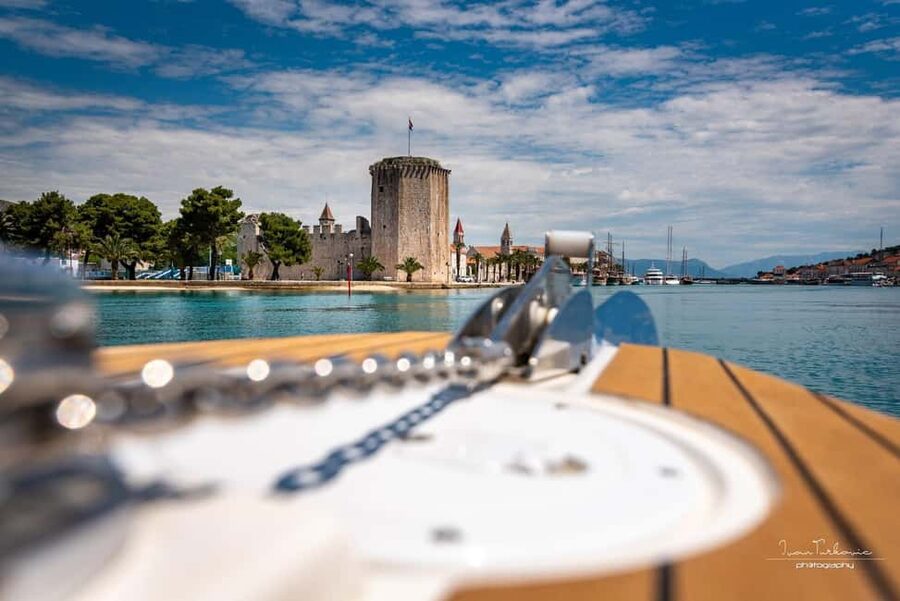 Discover Trogir: Guided Walking Tour of a Medieval Gem - Reading Trogir’s past in its narrow streets