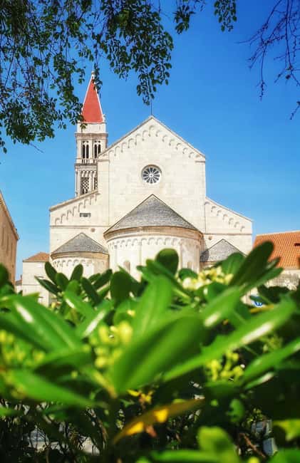 Discover Trogir: Guided Walking Tour of a Medieval Gem - Kamerlengo Fortress and the Adriatic outlook