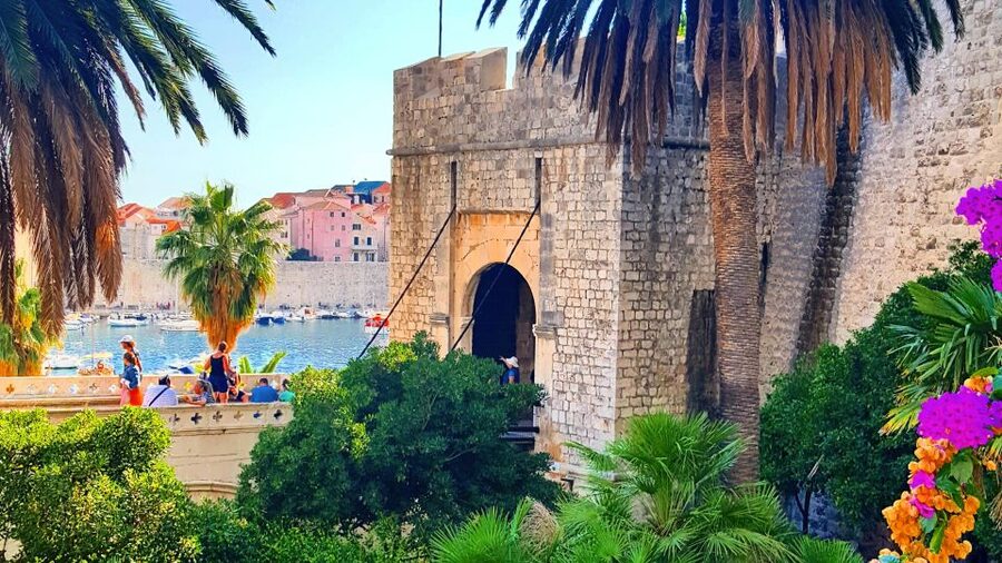 Dubrovnik: 1.5-Hour Guided Old Town Walking Tour - Guides, Languages, and Group Size