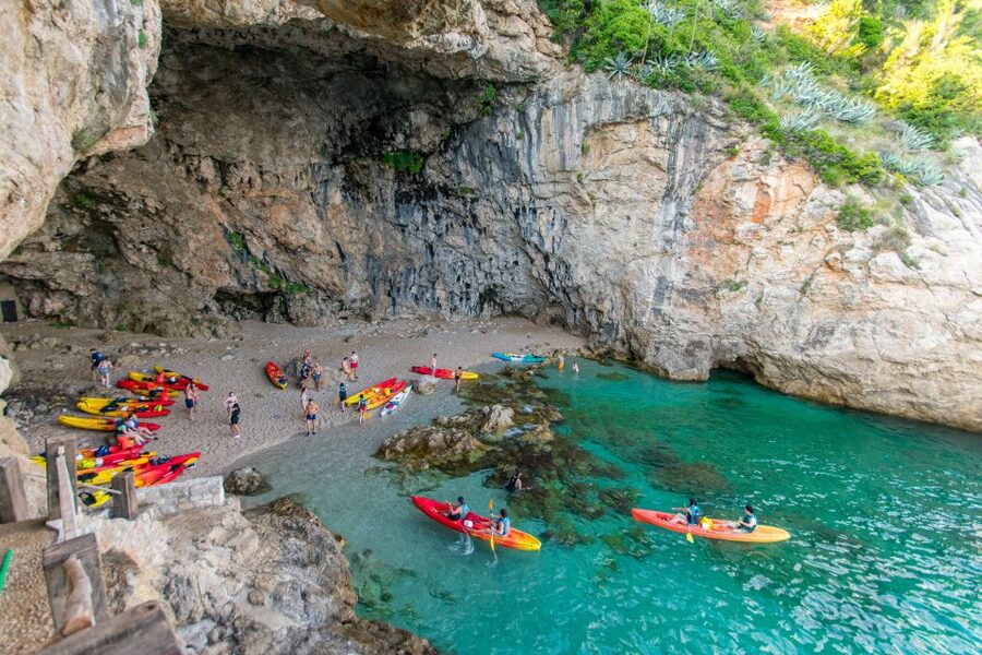 Dubrovnik: 2 or 3-Hour Morning Kayaking & Snorkeling Tour - What the guides add