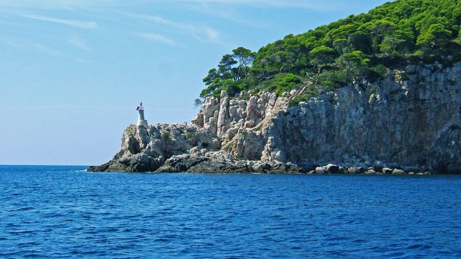 Dubrovnik: 3 Island Boat Tour with Lunch and Guide - What the Boat Experience Feels Like