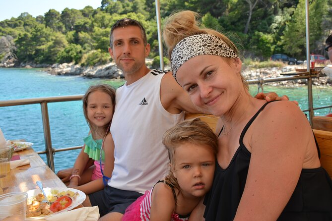 Dubrovnik: 3 Islands Boat Tour with Lunch & drinks(FR, ES, EN) - Koločep, small villages and the final swim