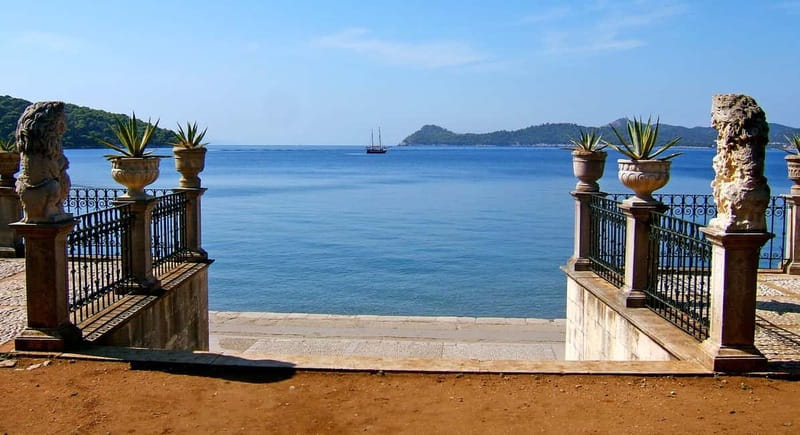 Dubrovnik: 3 Islands Boat Trip with Drinks (FR, ES, IT, EN) - Šipan: history in a 45-minute stop
