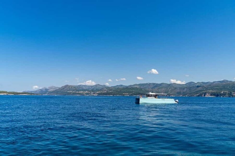 Dubrovnik: Blue Cave Catamaran Tour with Drinks and Snorkel - Šunj Beach and the short swim ashore