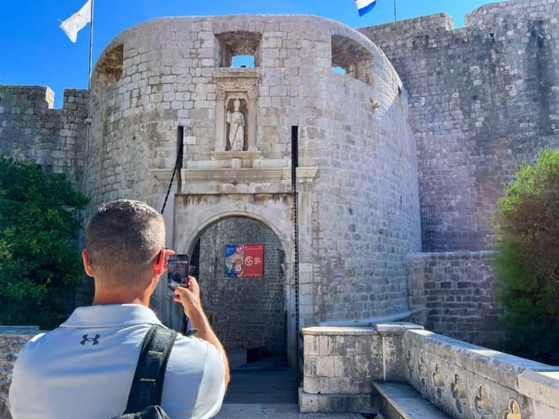 Dubrovnik: City Walls, Old Town Walking Tour & Adriatic View - How the guides shape the experience