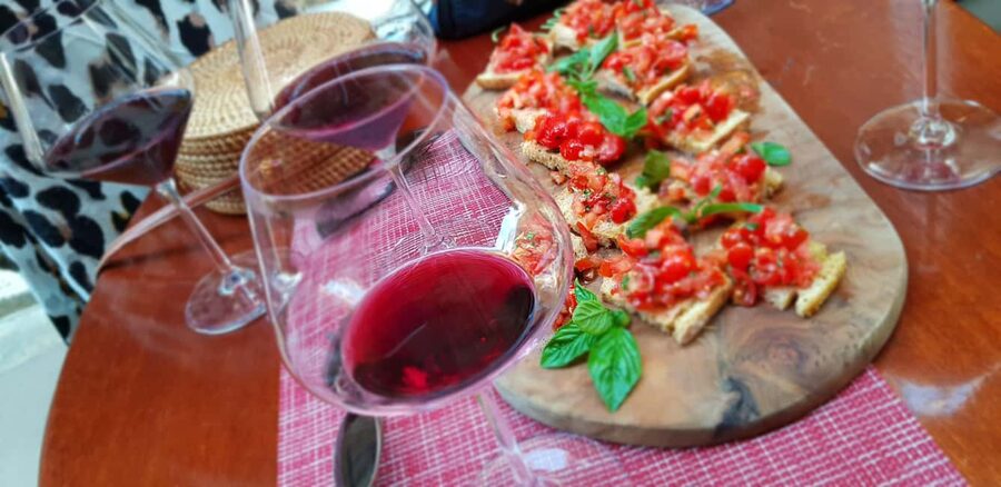Dubrovnik: Croatian Food, Wine & Old Town Highlights Tour - The main wine and food stop lasts 40 minutes