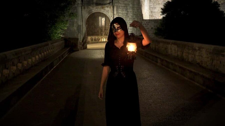 Dubrovnik: Dark tales of the Old Town - Starting beneath the lantern at the Big Onofrio Fountain