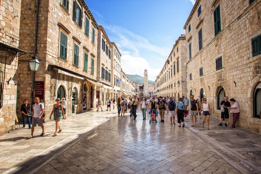 Dubrovnik: Early Bird Walking Tour - Large Onofrio’s Fountain and the first streets