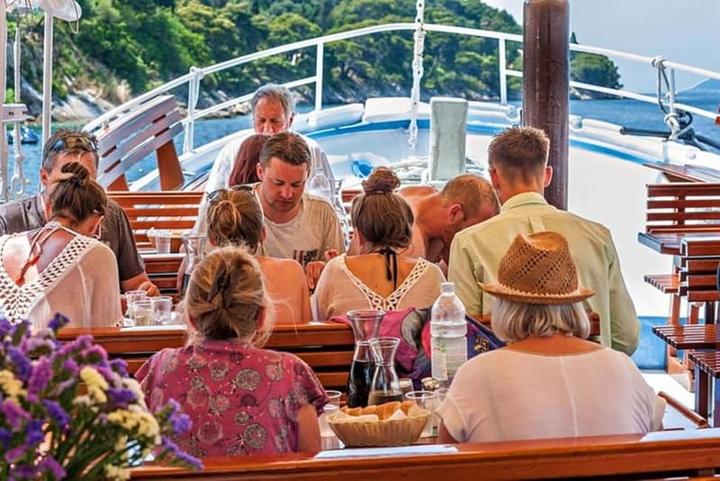 Dubrovnik: Elaphite Islands Cruise with Lunch and Drinks - Lunch on board, with fish, chicken, or a vegetarian choice