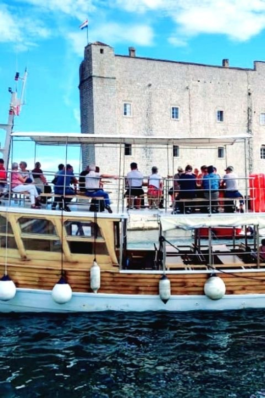 Dubrovnik: Elaphiti Islands Boat Cruise with Lunch & Drinks - A relaxed day beyond Dubrovnik’s walls