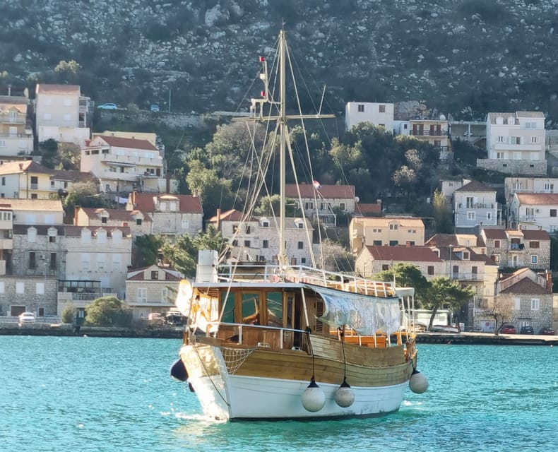 Dubrovnik: Elaphiti Islands Boat Cruise with Lunch & Drinks - Unlimited drinks and a comfortable ride
