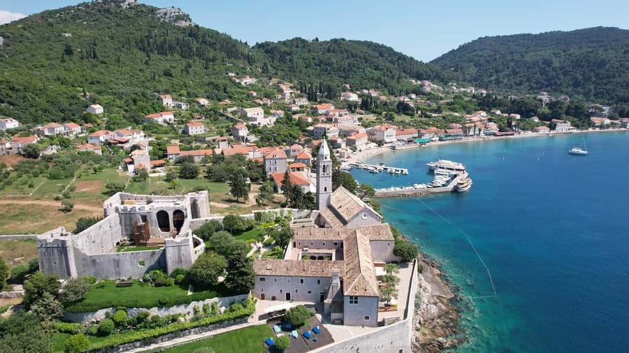 Dubrovnik: Elaphiti Islands Tour by Regina Maris with Lunch - Lunch aboard Regina Maris