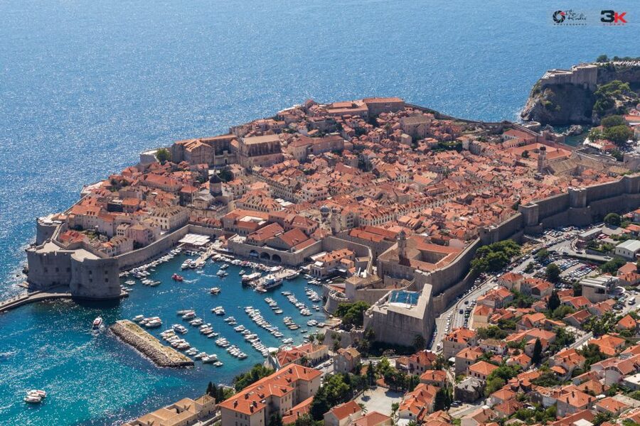 Dubrovnik: Explore Dubrovnik Old Town Walking Tour - Shopping and Croatian food advice