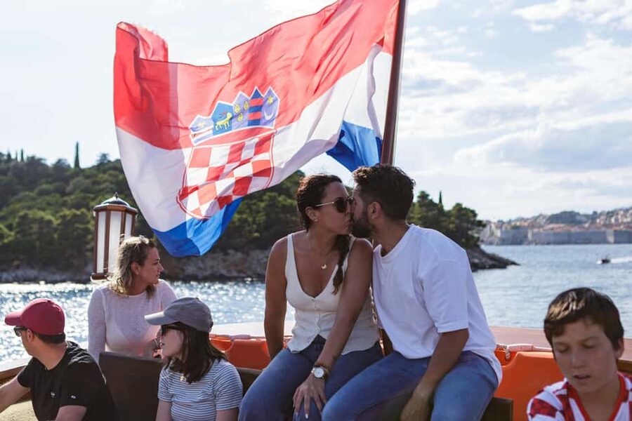 Dubrovnik: Galleon Sunset Cruise with a Live Guide & Drink - Sunset timing and the best place to sit