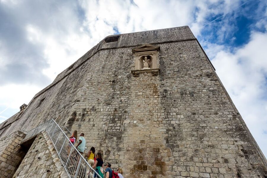 Dubrovnik: Game of Thrones&Lokrum Island Walking Tour - Stay for swimming, peacocks, and island ruins