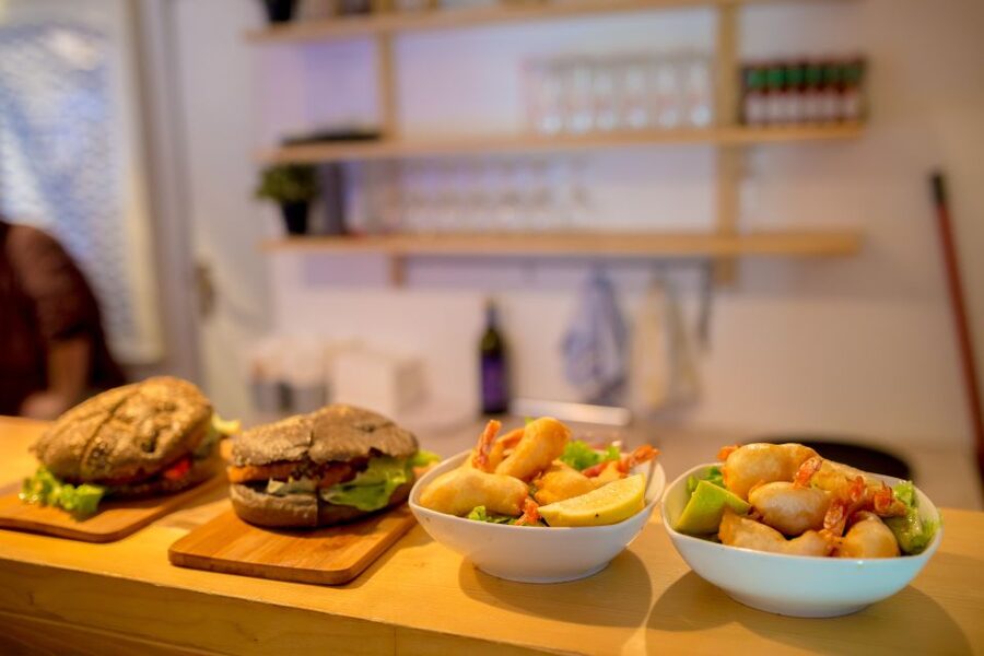Dubrovnik Gastronomy: 3-Hour Food and Wine Tour - How much food and wine should you expect?