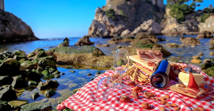 Dubrovnik Gastronomy: 3-Hour Food and Wine Tour - A food lesson among Dubrovnik’s landmark buildings