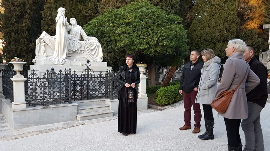 Dubrovnik: Ghosts and Mysteries Walking Tour - Boninovo’s palaces, rumors, and forgotten corners