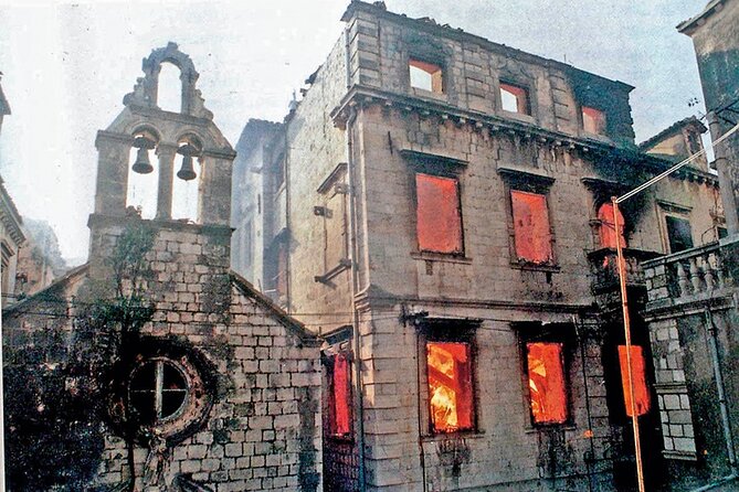 Dubrovnik Homeland War Private Tour - Luža Square and the Sponza Palace memorial room