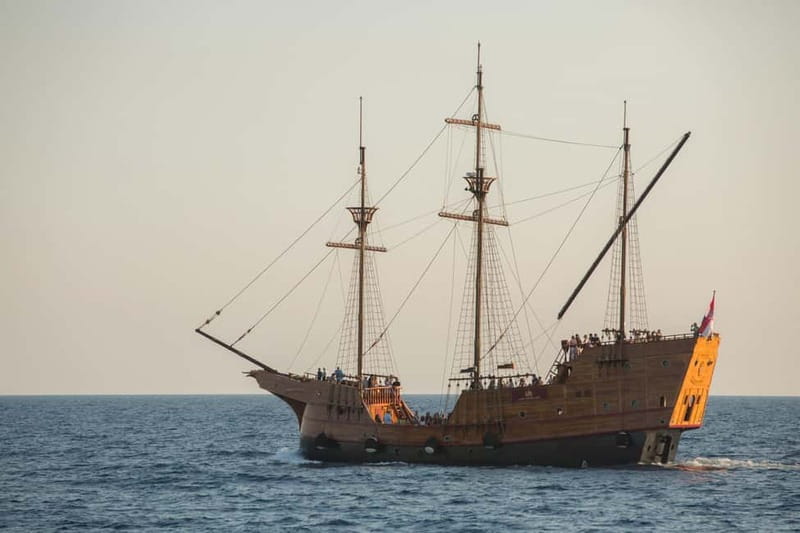 Dubrovnik: Karaka - Game of Thrones Cruise & Walking Tour - The 45-minute cruise toward King’s Landing